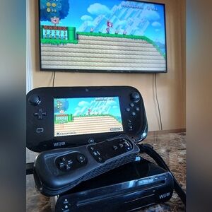 Nintendo Black Wii U 32 GB & Gamepad,‎ Controller, Super Mario Game